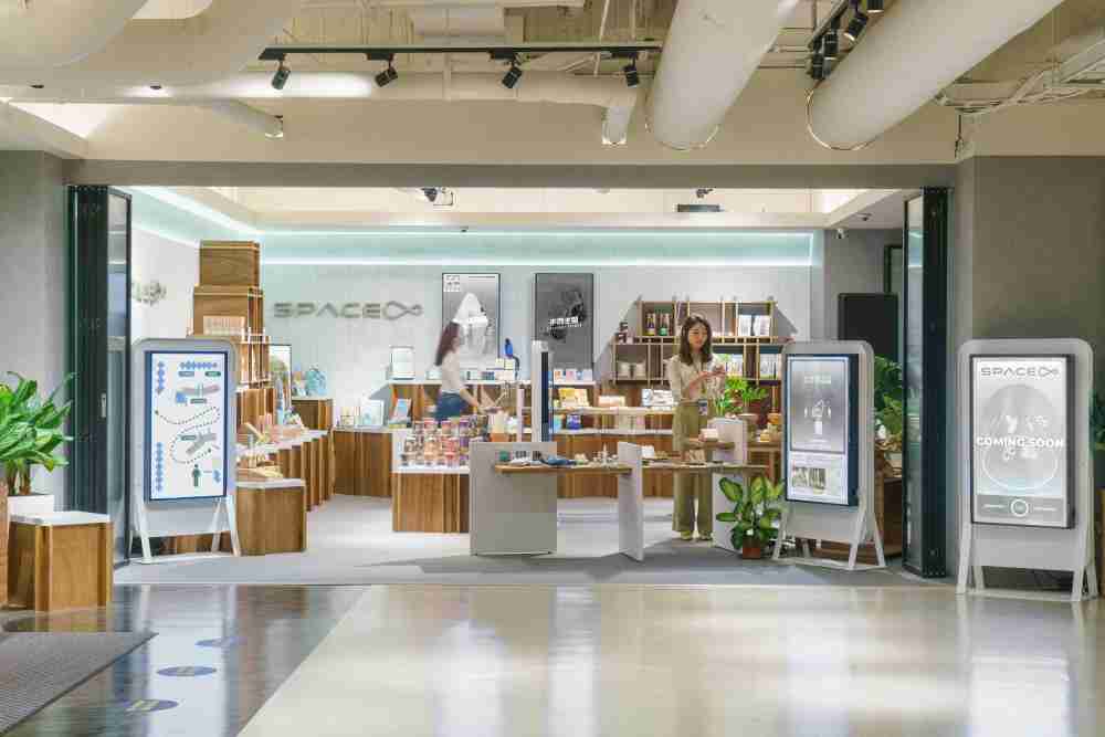 Wepay打造永续选物商店，，，展示社企及社创商品，，，结合创利空间所开发的智能零售系统，，，，整合多元产品信息，，，，让无人商店扮演公益行动的推手